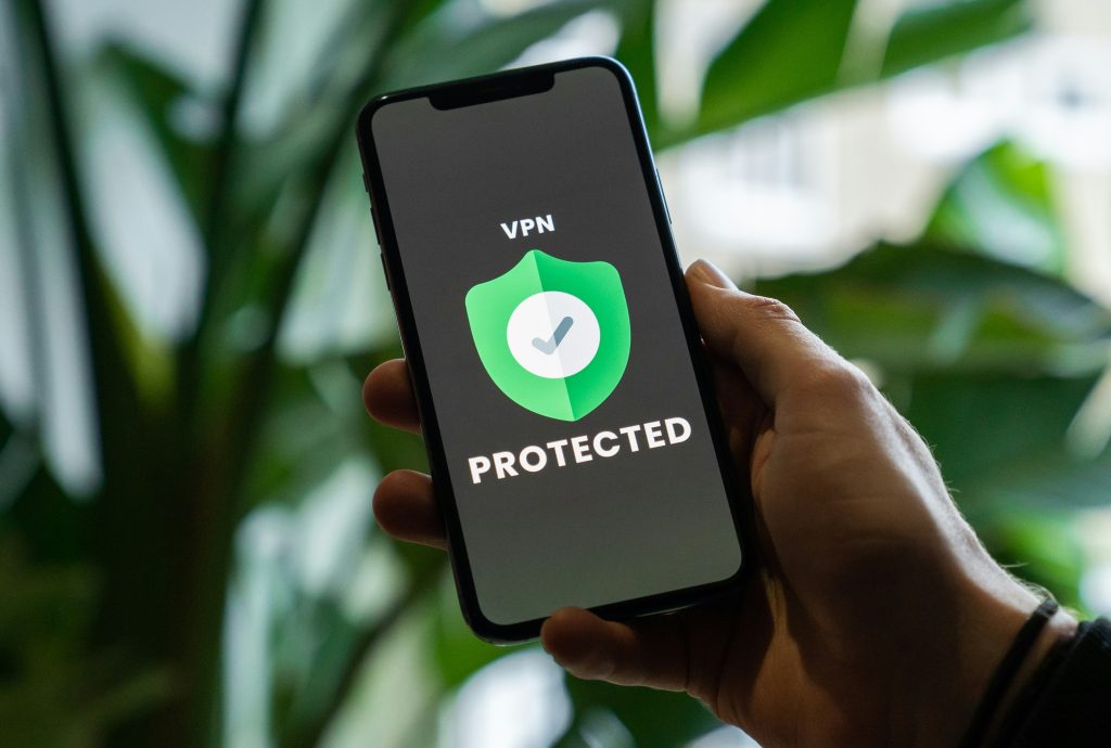 Photo montrant un téléphone protégé sous VPN